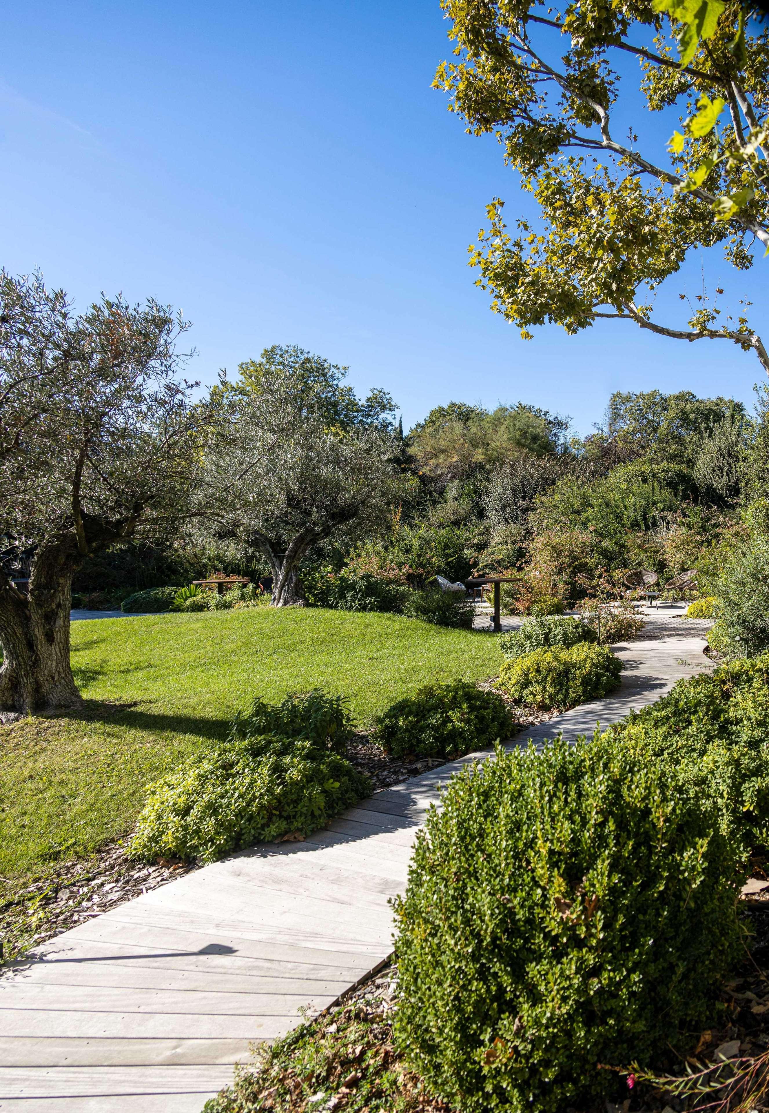 Hotel Western Le Lavarin 4*